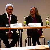 Während der Podiumsdiskussion beantworteten Doris Fischer, Volker Stanzel, Manuela Scheuermann und Björn Alpermann auch Fragen des Publikums.
