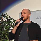 Julien Bobineau beschäftigt sich mit erotischer Poesie.