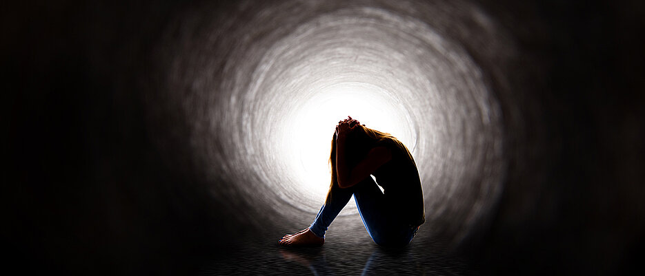Auch wenn die Ähnlichkeit groß ist: Trauer ist eine Reaktionsform, die sich deutlich von einer Depression unterscheidet.