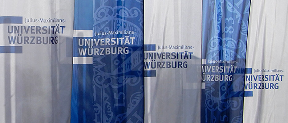 Flaggen auf dem Campus Nord der Universität Würzburg.