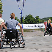 Beim Rollstuhlbasketball.