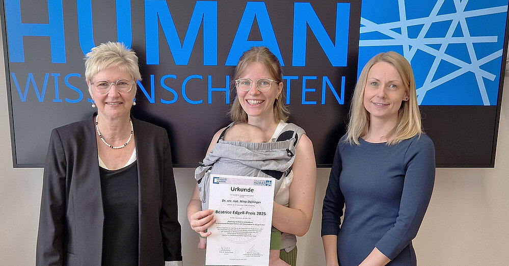 The Beatrice-Edgell-Award 2025 with Dean Prof. Andrea Kübler und Awardee Dr. Nina Döllinger and Prof. Dr. Carina Lüke, Women’s Representative of the Faculty (Picture: Faculty of Human Sciences)