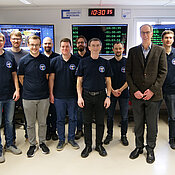 Das Team rund um SONATE-2 mit Hakan Kayal (Siebter v.l.) und Paul Pauli (Dritter v.r.).