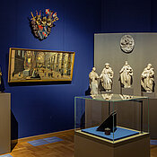 In der Gemäldegalerie des Martin von Wagner Museums wird das Echter-Wappen seit 2018 von Kunst der Echterzeit umgeben.