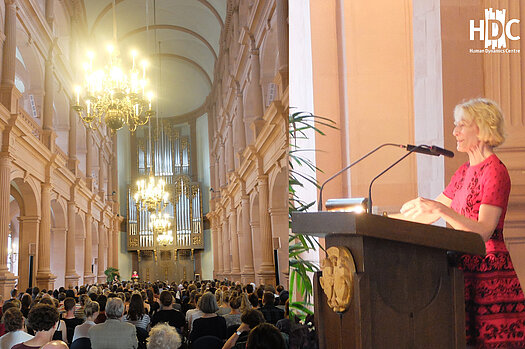 Martha Nussbaum bei ihrem Vortrag in der Neubaukirche (Foto: P. Stolzenberger)