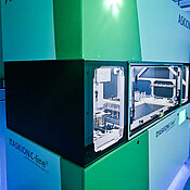 Mittels der ASKION C-line® Workbench werden humane Bioproben bei bis zu −185 °C kontrolliert eingefroren und automatisiert weiterverarbeitet.