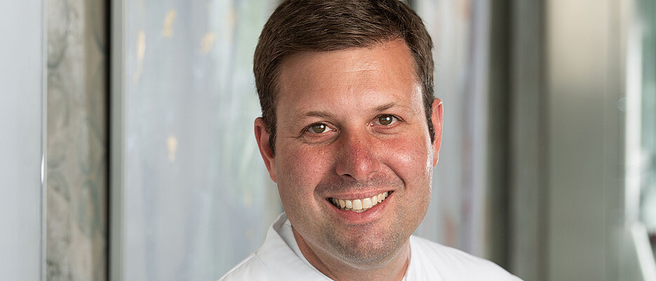 Nicolas Schlegel ist seit April 2019 Professor für Experimentelle Viszeralchirurgie an der Julius-Maximilians-Universität Würzburg. (Bild: Uniklinikum Würzburg)