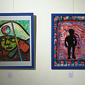 Zwei Gemälde der Ausstellung "Künstler im Licht".