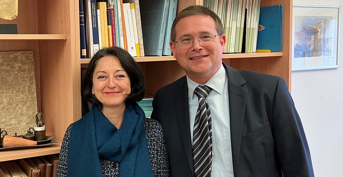 Prof. Dr. Daniel Schwemer begeistert für das Fach Altorientalistik ...