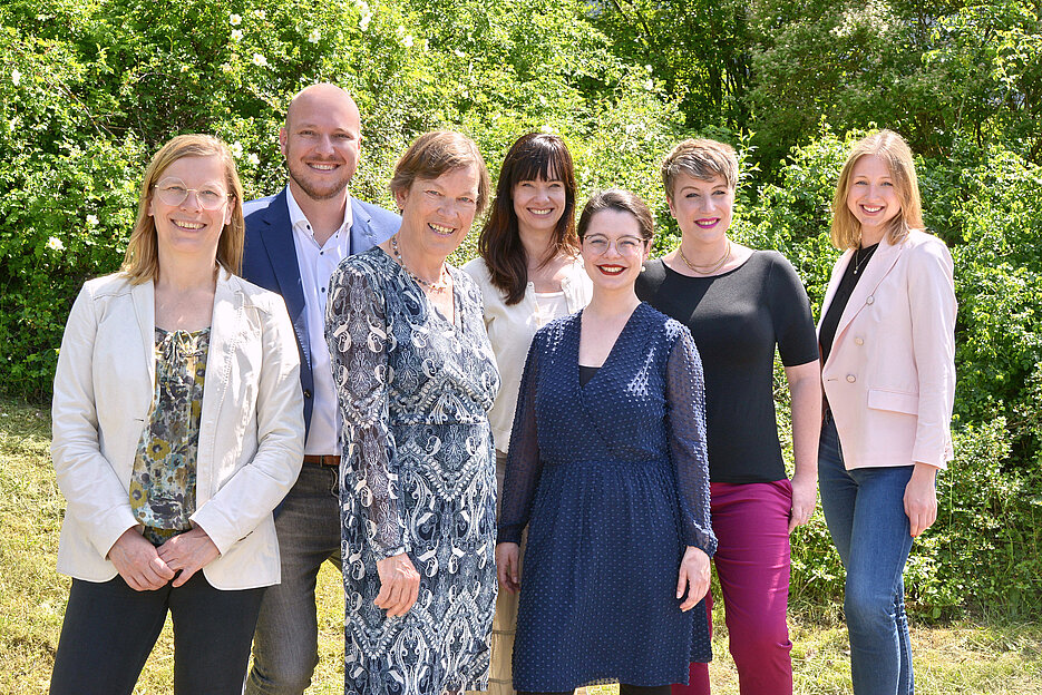 Das Team der deutsch-französischen Studien (v.l.): Hildegard Haberl (Caen), Julien Bobineau, Brigitte Burrichter, Katrin Weigand, Raphaëlle Jung, Martina Gold, Annika Möller (Caen).