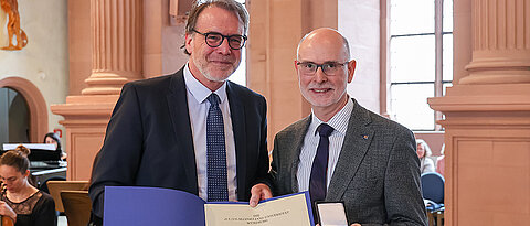 Dr. Jörg Klawitter wurde mit der Julius-Maximilians-Verdienstmedaille geehrt. Die Laudatio hielt Vizepräsident Andreas Dörpinghaus.